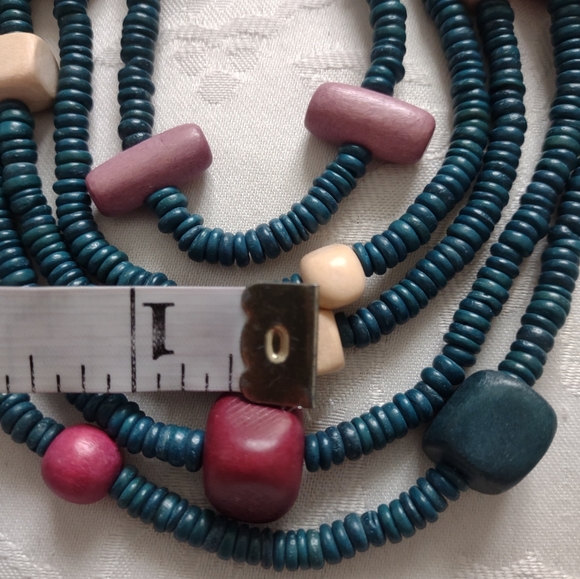 Five layer rondelles green red pink various shapes wooden necklace - Picture 4 of 10